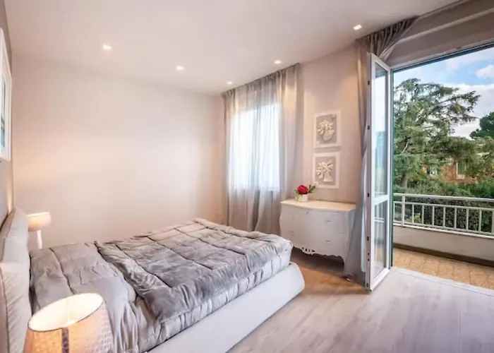 Elegante Villa Giardino + Posteggio Privato